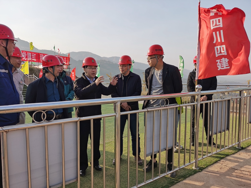 武勇深入四公司白鶴灘移民安置系列工程宣貫集團(tuán)第三次黨代會(huì)精神并開展2021年“送溫暖”活動(dòng) (2)_副本