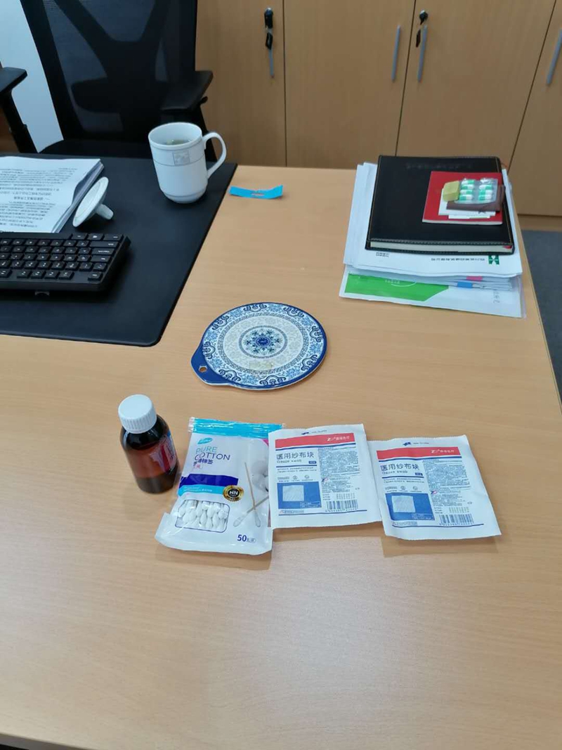 公司為每個(gè)辦公室準(zhǔn)備的消毒液等防疫物資_副本