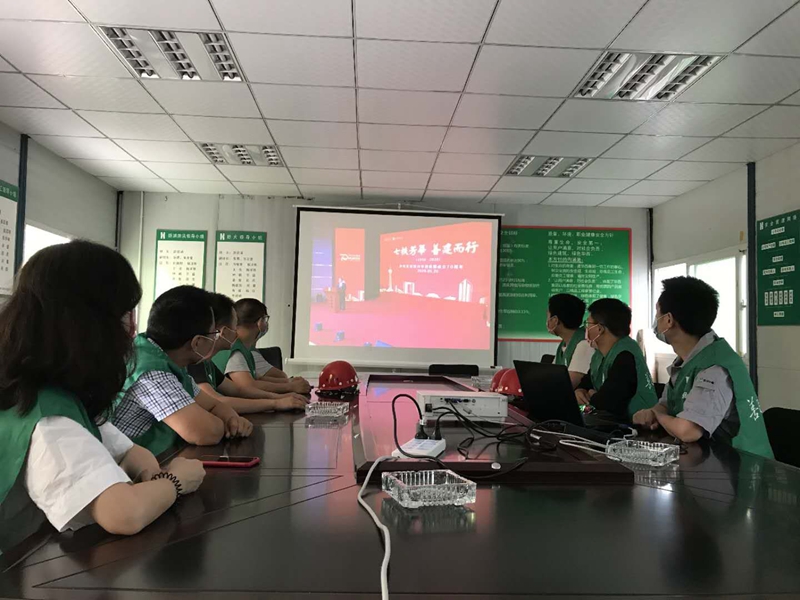 第七工程公司橡樹華庭項(xiàng)目部組織觀看華西集團(tuán) 第七工程公司橡樹華庭項(xiàng)目部組織觀看華西集團(tuán)